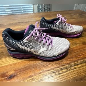 Mizuno Wave Rider 19 Tennis Shoes Size 7.5